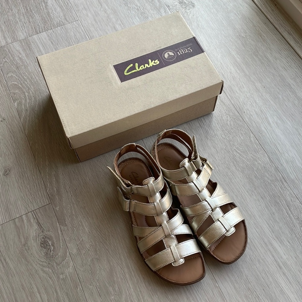 Clarks cloud alligator sandals in gold